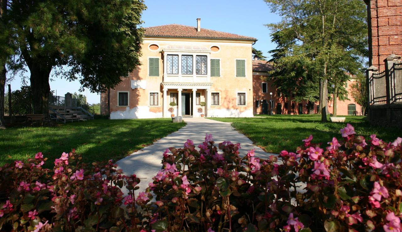 Hotel La Corte Correzzola Номер фото